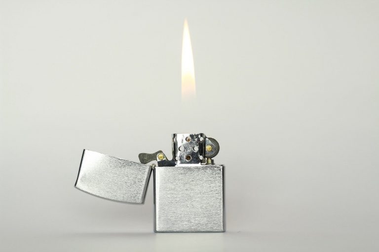 température flamme du briquet